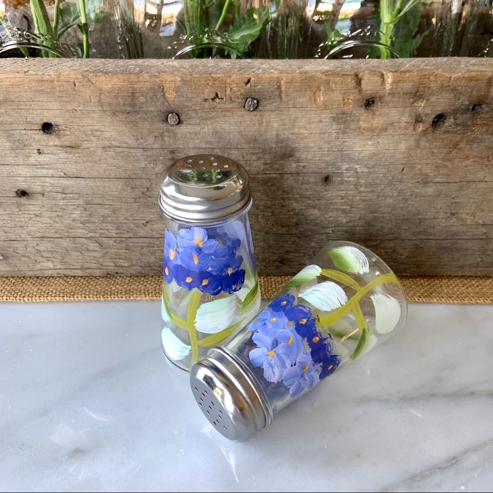 Hydrangea Salt & Pepper Shakers•NWOT+ HAND-PAINTED•Shades of Blue, Green & White - Picture 3 of 6